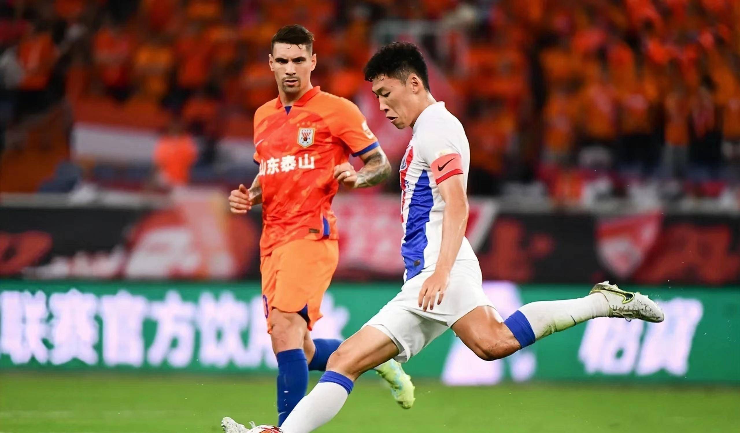 3377体育官网入口-成都蓉城训练开放日，今晚绝杀压哨引欢呼，荷甲在即，高层口径保持一致